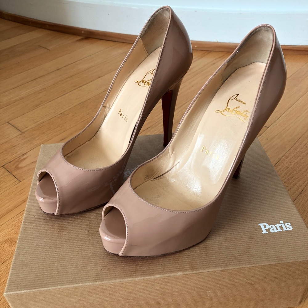 Christian Louboutin Nude Patent Leather Stiletto Pumps with Red Soles - Picture 7 of 15